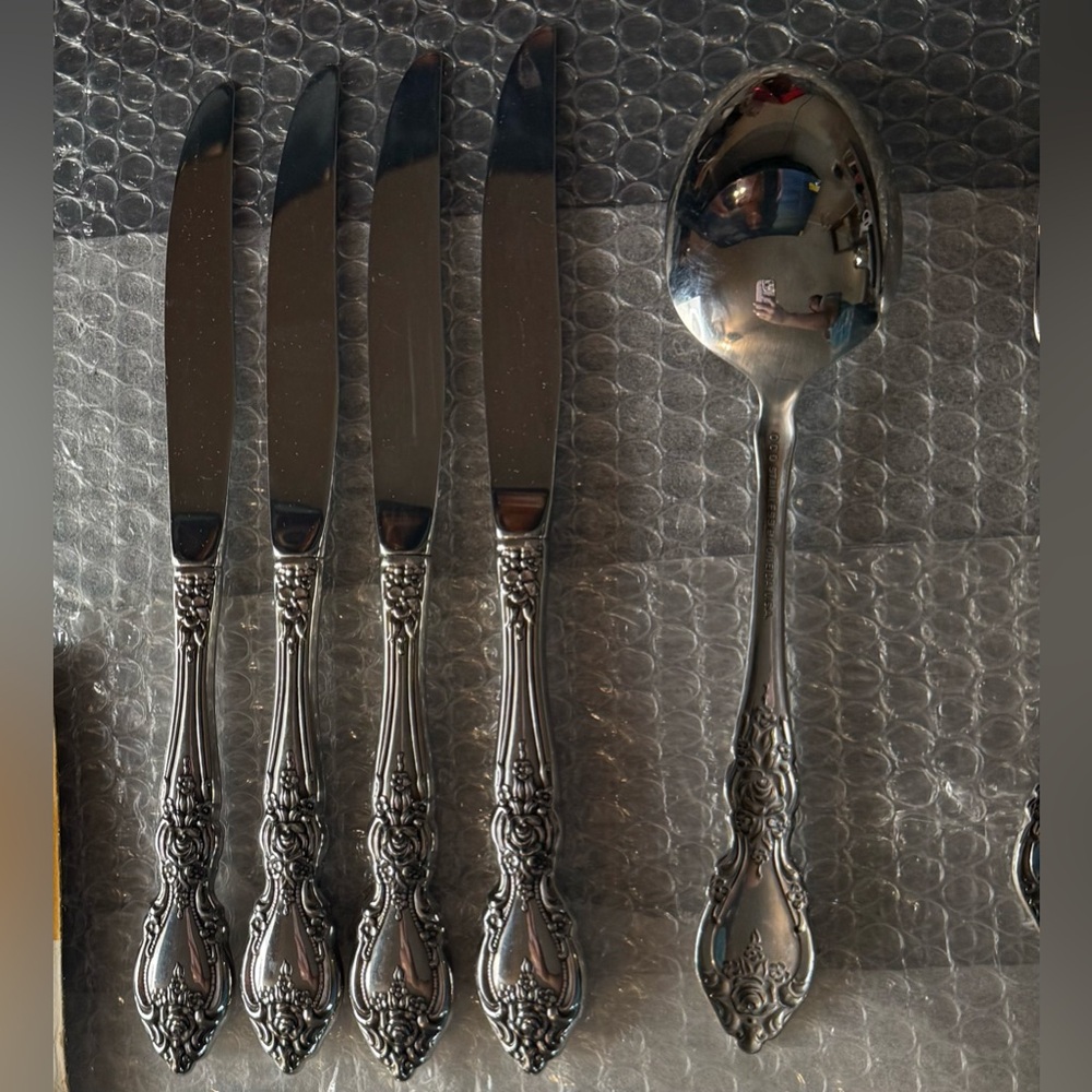 Oneida Wordsworth Rose Stainless Flatware USA Silverware Forks, Knives 26 Pcs - Picture 13 of 16